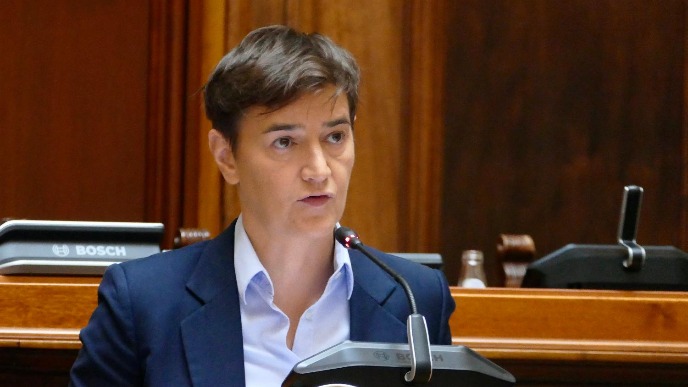 Vlada se "brani" na sednici